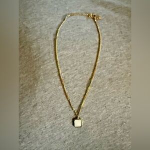 Elegant Gold Pendant Necklace